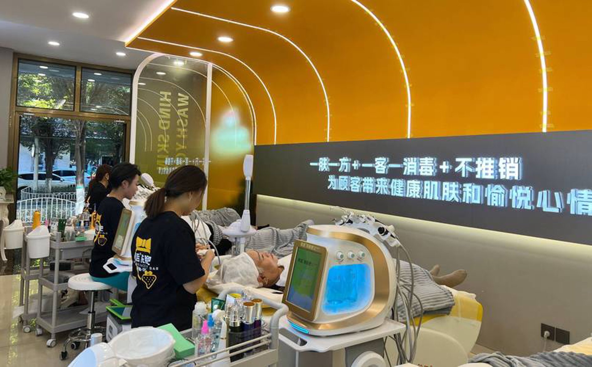 六品美容仪器